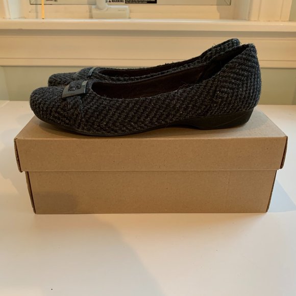 Clark Flats - Picture 3 of 4